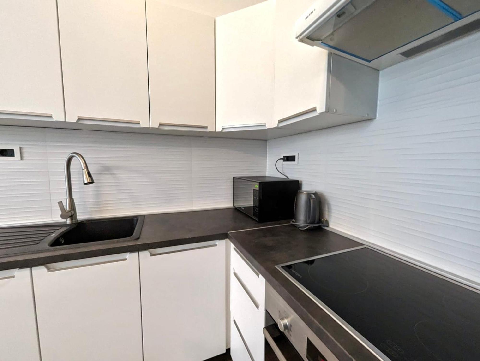 Fantabulous Downtown Abode W King Bed, 65" Tv, Washer And Tumble Dryer Загреб Екстер'єр фото