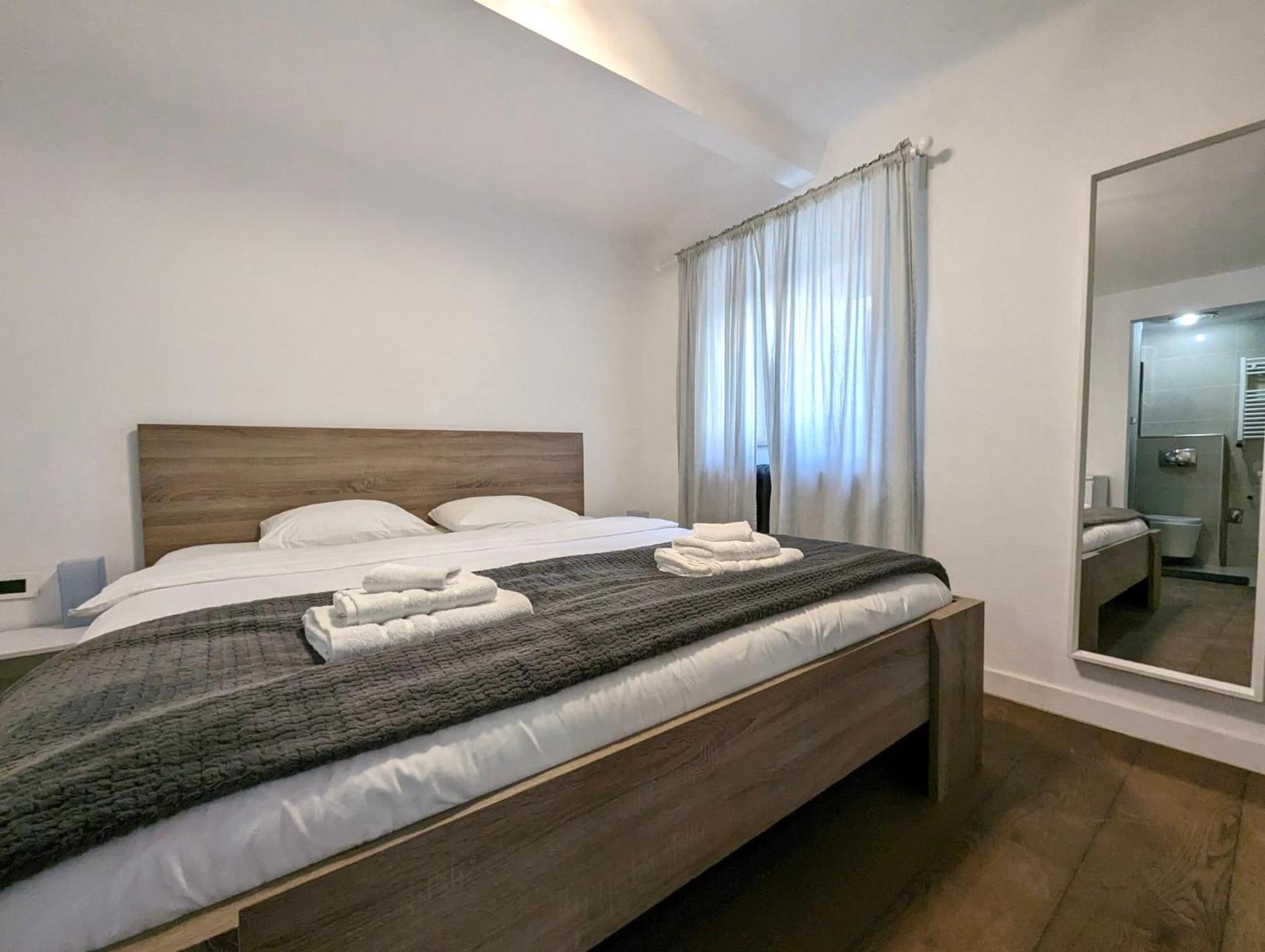 Fantabulous Downtown Abode W King Bed, 65" Tv, Washer And Tumble Dryer Загреб Екстер'єр фото