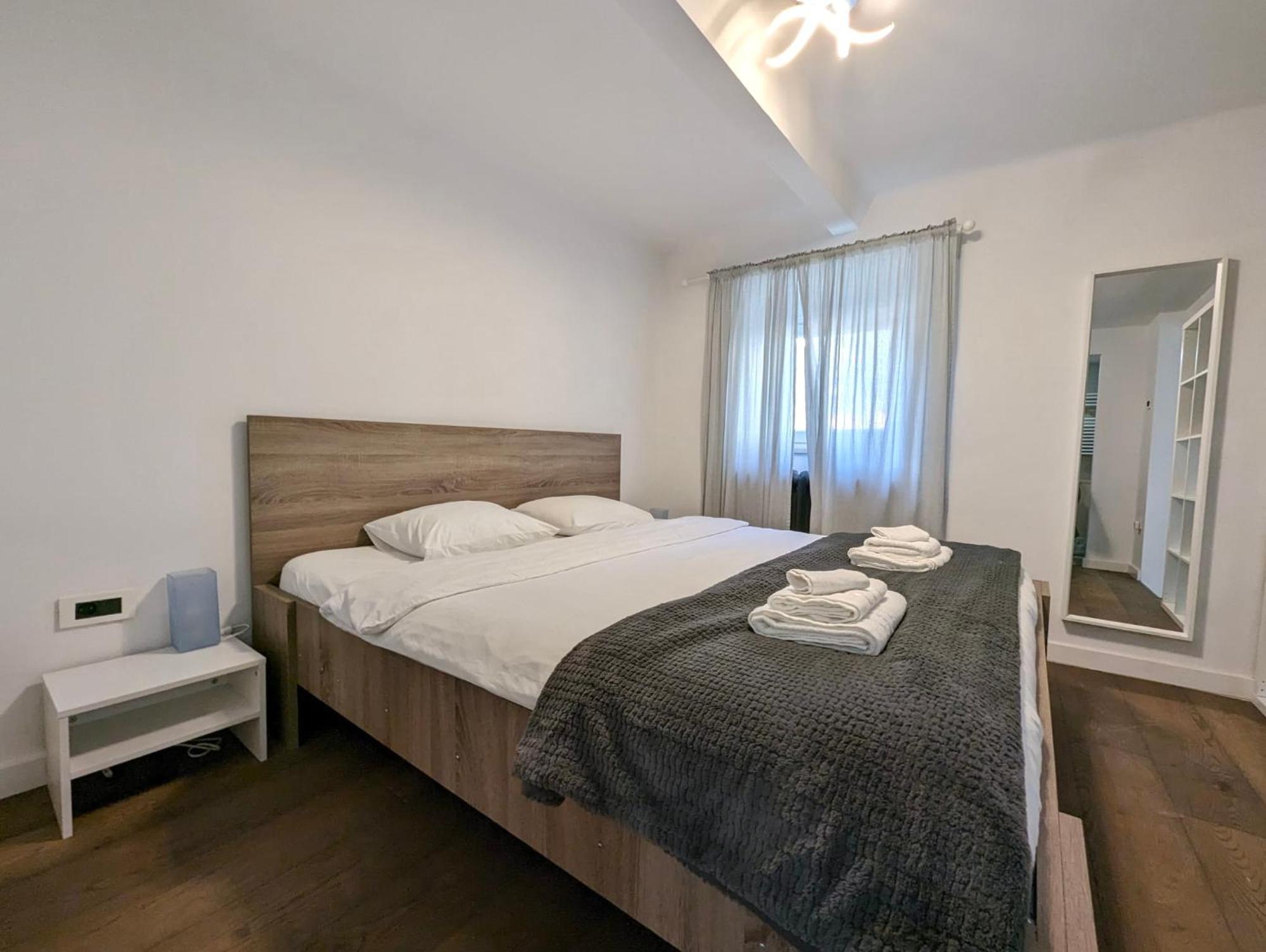 Fantabulous Downtown Abode W King Bed, 65" Tv, Washer And Tumble Dryer Загреб Екстер'єр фото