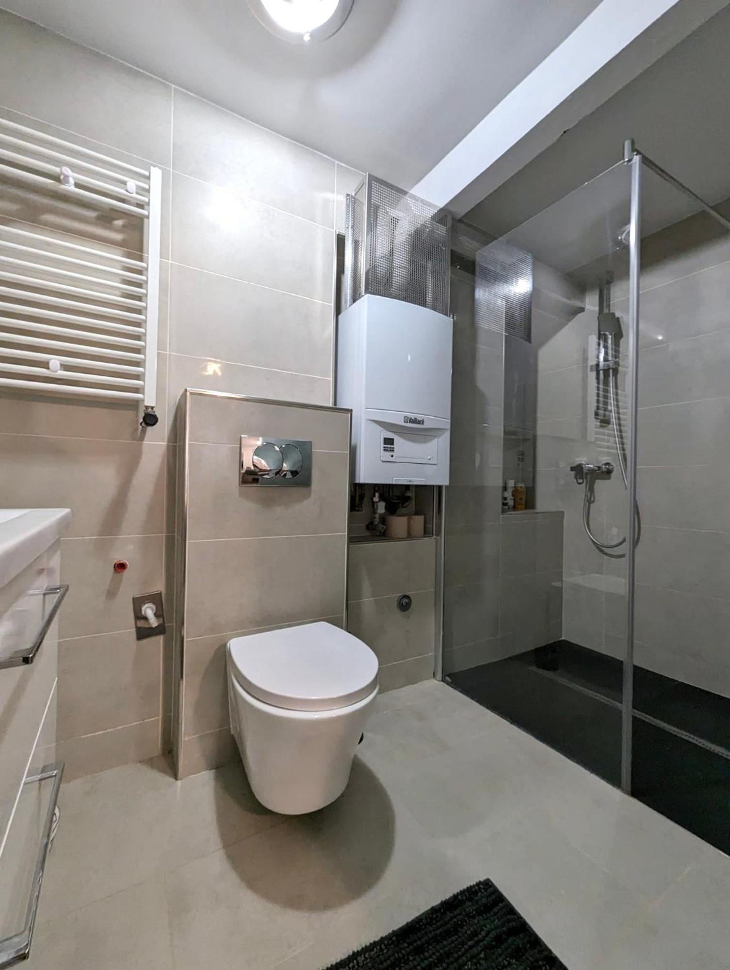 Fantabulous Downtown Abode W King Bed, 65" Tv, Washer And Tumble Dryer Загреб Екстер'єр фото